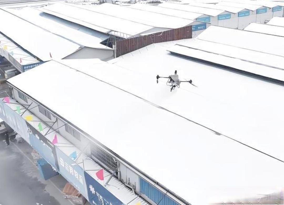 无人机变“吹雪神器”:吹完橘林吹大棚,科技护农太硬核