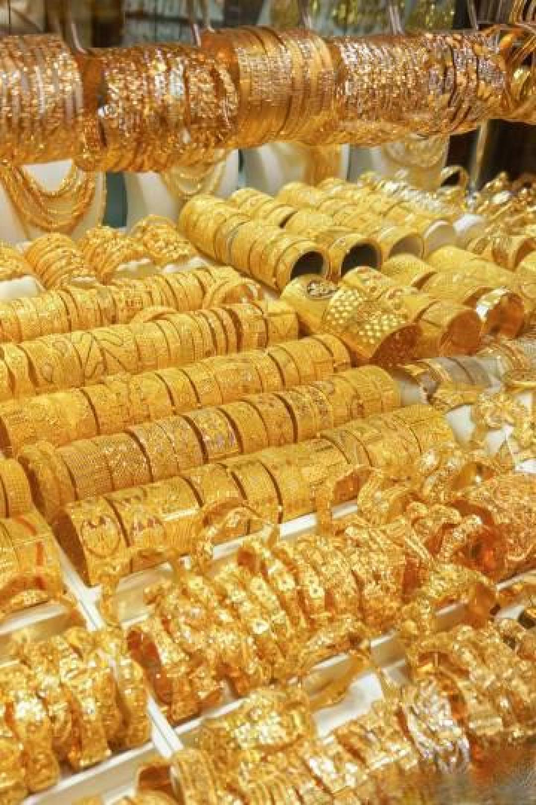 金价突发跳水，金饰克价一夜跌超10元，现在能买吗？