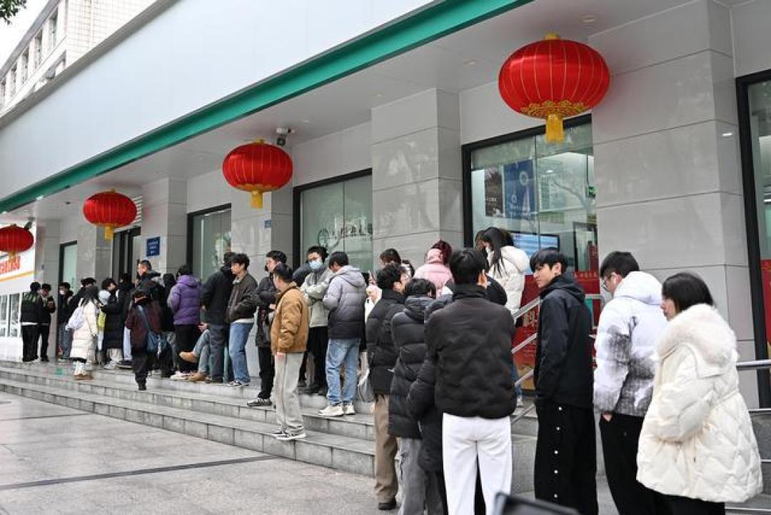 马钞秒光后价格飙升,二手市场溢价超80%暗藏风险