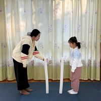 亲子游戏:趣玩海绵棒 --越溪实验幼儿园快乐运动亲子系列游戏(二十四)