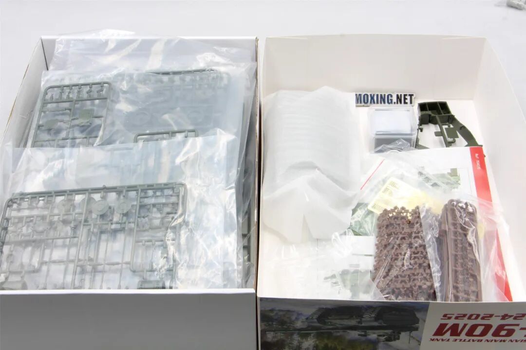 【模型网评测】AH模型 俄罗斯T-90M 突破主战坦克 1/35 AumsingHobby 35A070
