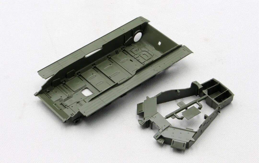 【模型网评测】AH模型 俄罗斯T-90M 突破主战坦克 1/35 AumsingHobby 35A070