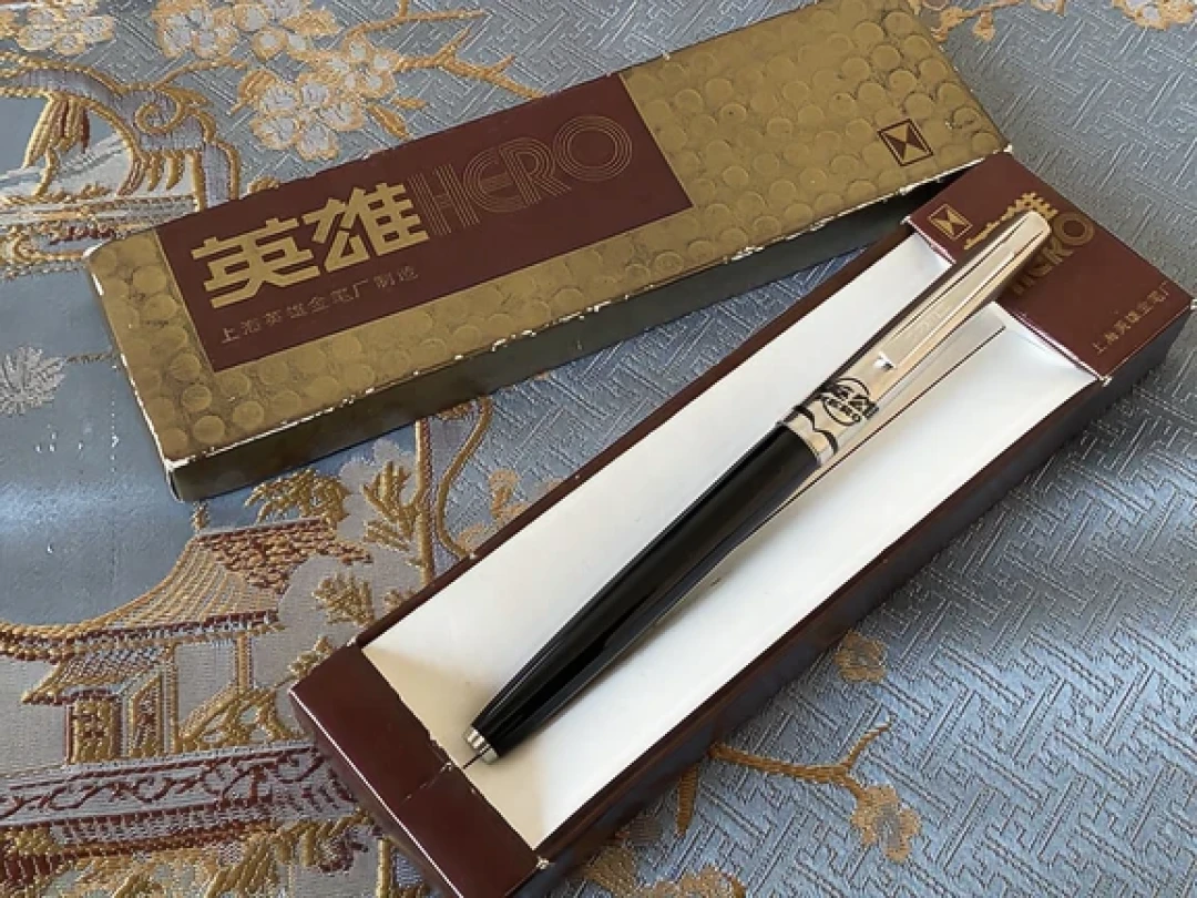 带“10K金箭标”的英雄131金笔