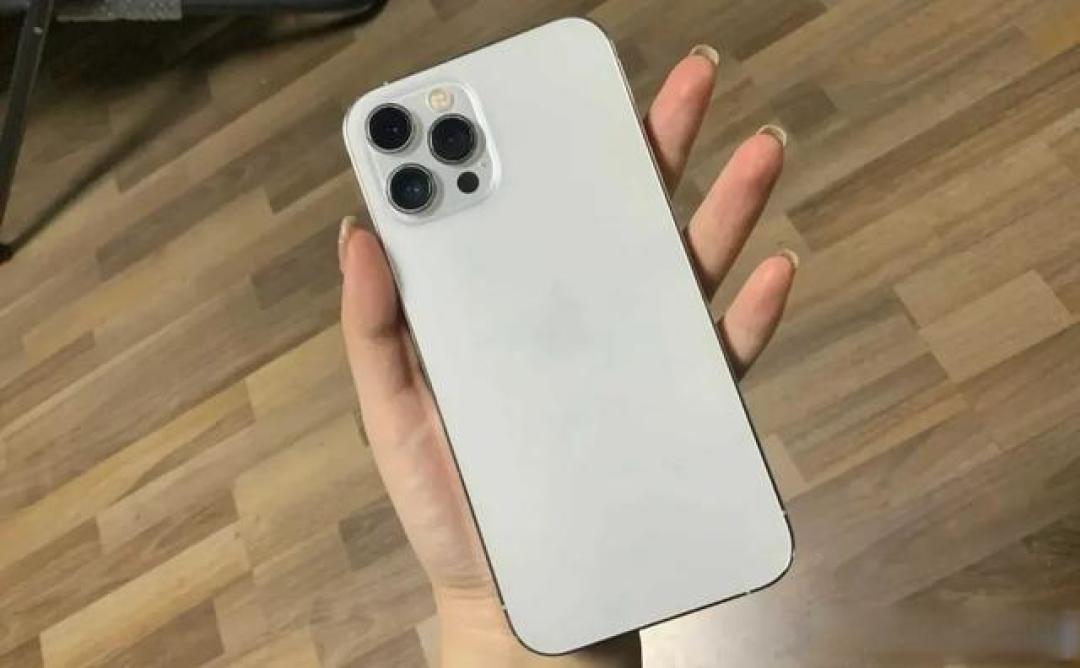 iPhone12 Pro Max升级iOS26.2会卡吗？资深用户实测告诉你真相！