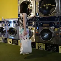 泰国街头自助洗衣超有趣！10铢让衣服香到飞