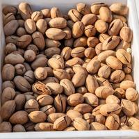 不管有钱没钱，春节这6种干果春节无需买回家！内行人：白给都不要！