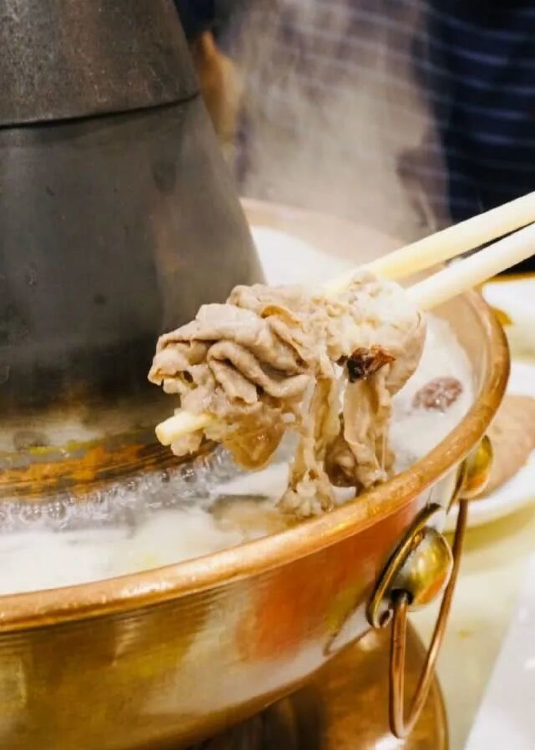 天寒岁暮,一炉涮肉里藏着多少烟火旧时光?