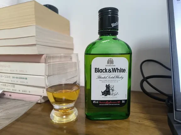 威士忌初体验之黑白狗