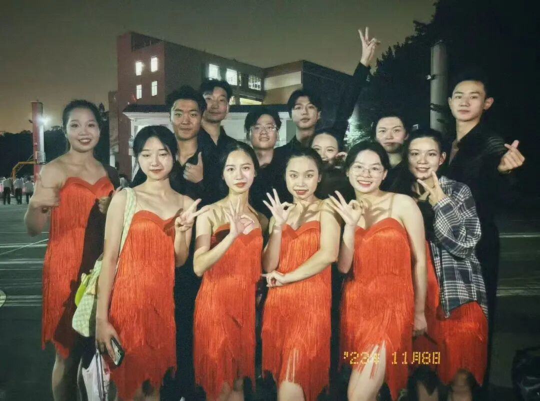 人物故事015|我用4年，从角落走到舞台中央，重拾热爱和自信