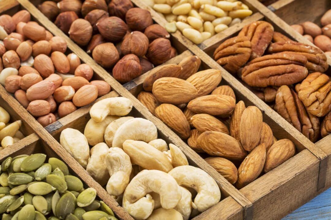 别只靠甜食减压!科学补充这4类营养素,帮你吃出“好情绪”