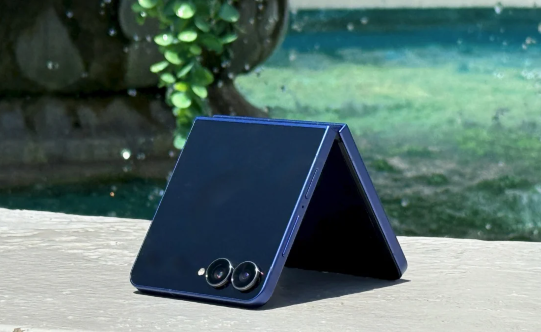 直降500元|三星 Z Flip 7 全面评测:外屏变大了,但升级到底大不大?值得买吗?