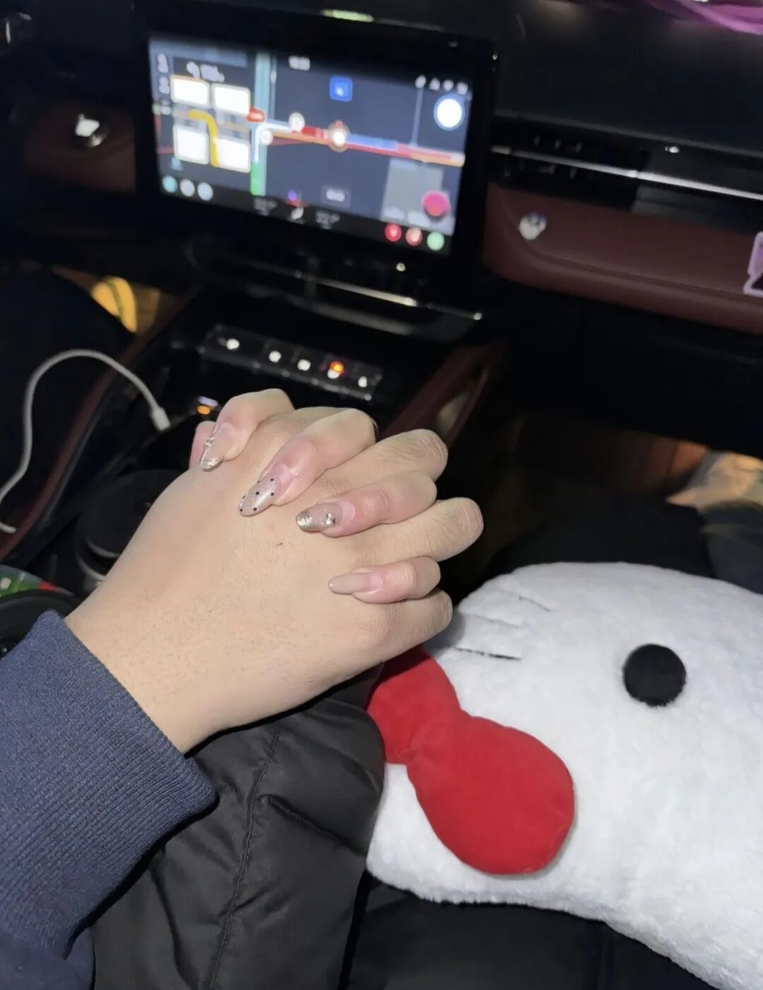 1年前和女友分手了,如今她新谈了,还坐上了副驾,这车多少钱?