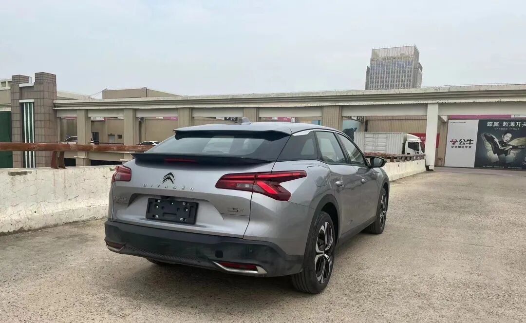 可惜了!这款最便宜的“跨界车”,颜值很高,就是销量不行