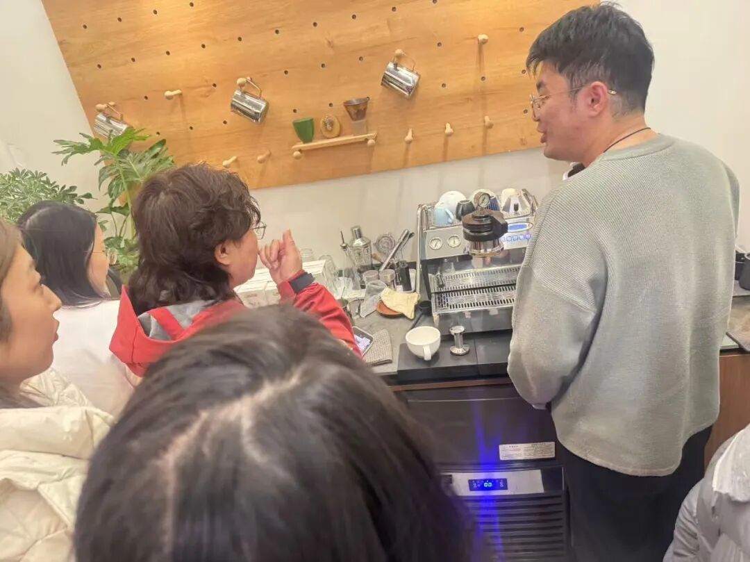 慈溪市民零基础学做咖啡，点燃冬日生活美学