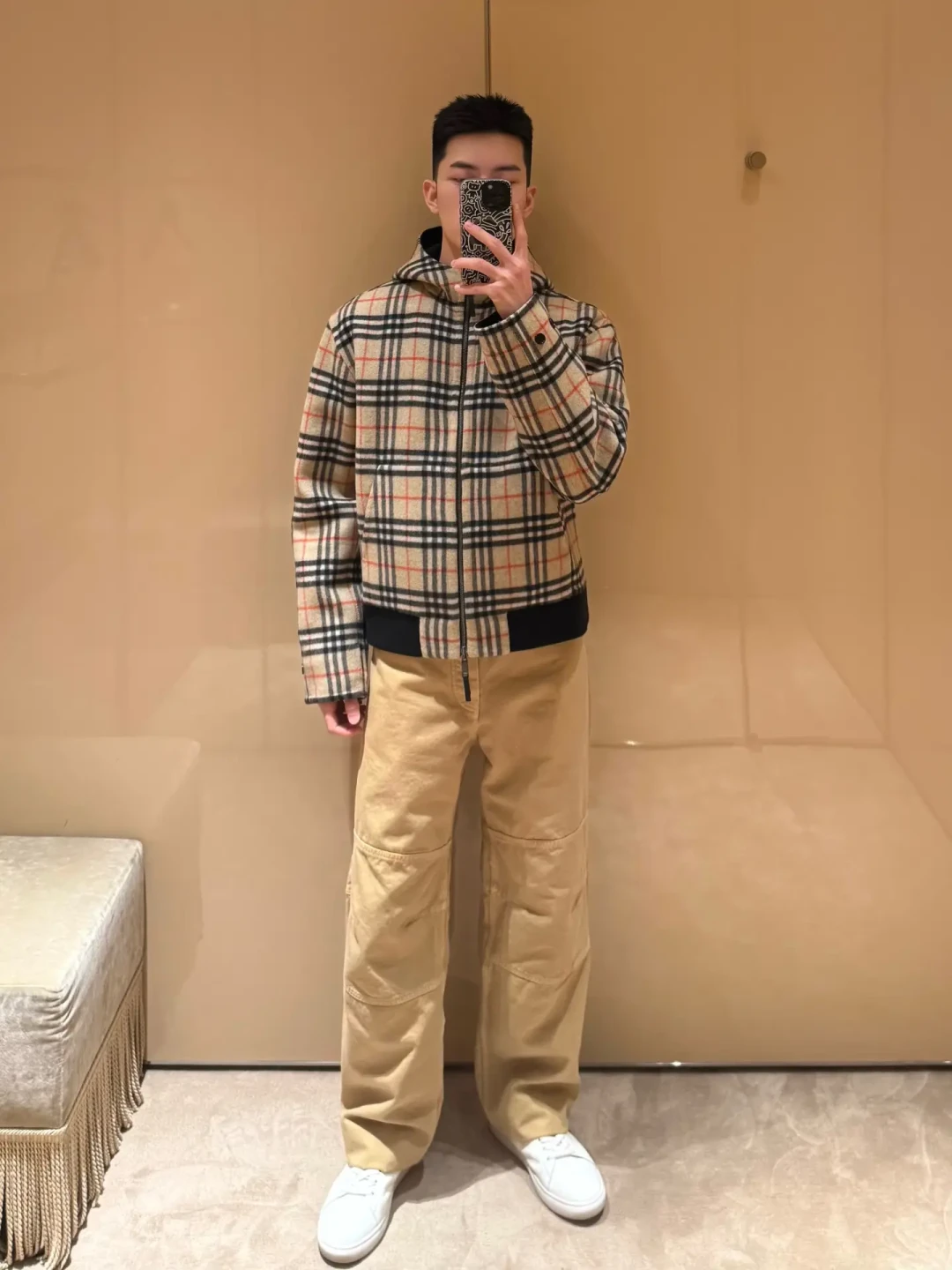 从博物馆到咖啡厅|Burberry的万能穿搭日记!