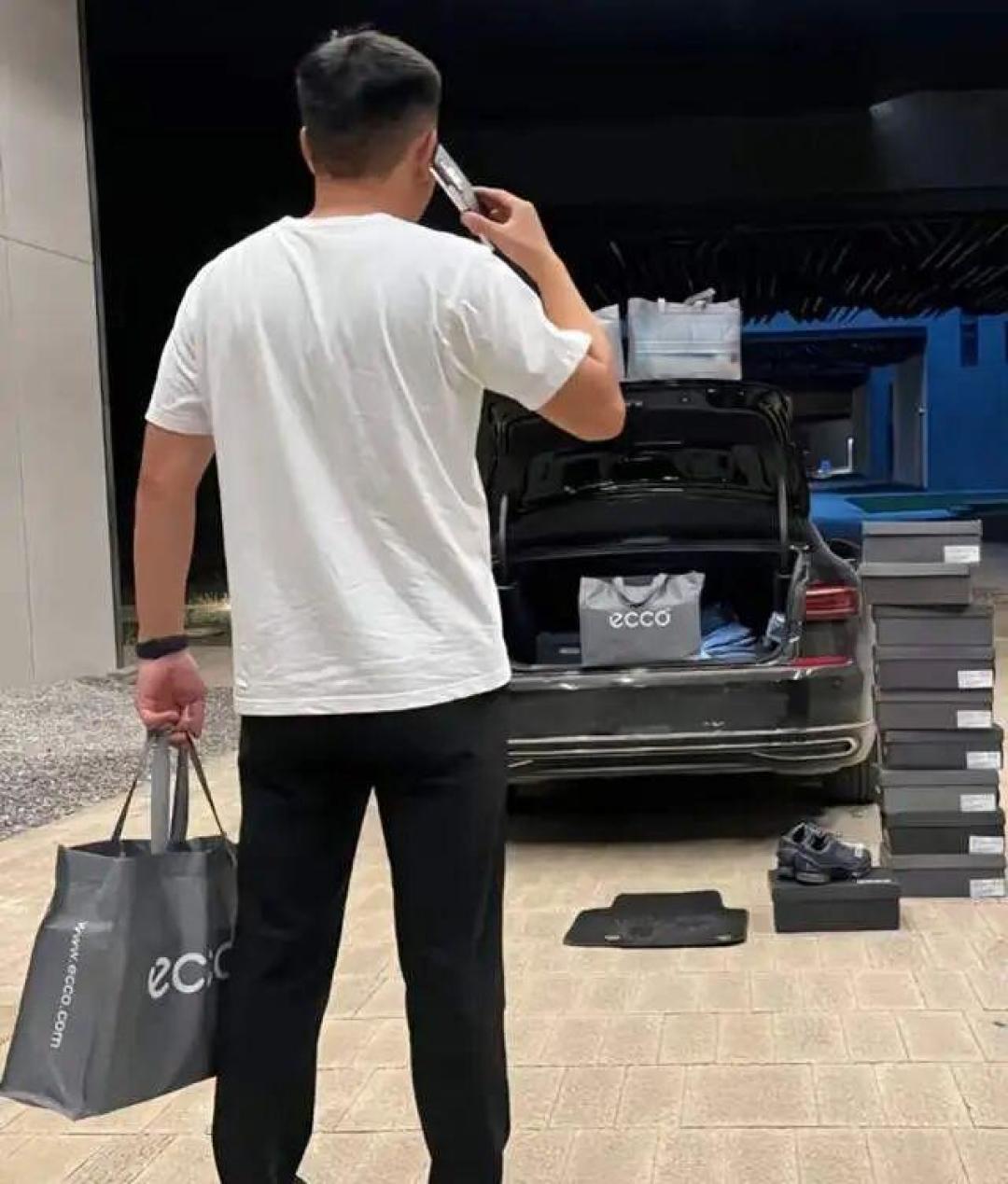 建议中年男人:尽量别穿Nike、鬼塚虎,多穿这4个中产品牌更高级
