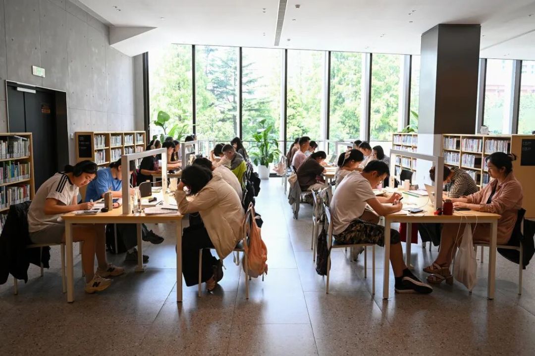 媒体观察｜澎湃新闻：“一座难求”背后，图书馆如何守护“深度阅读”