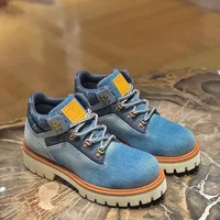 工装风为何从工地火到秀场？实用主义如何成为时尚的终极密码