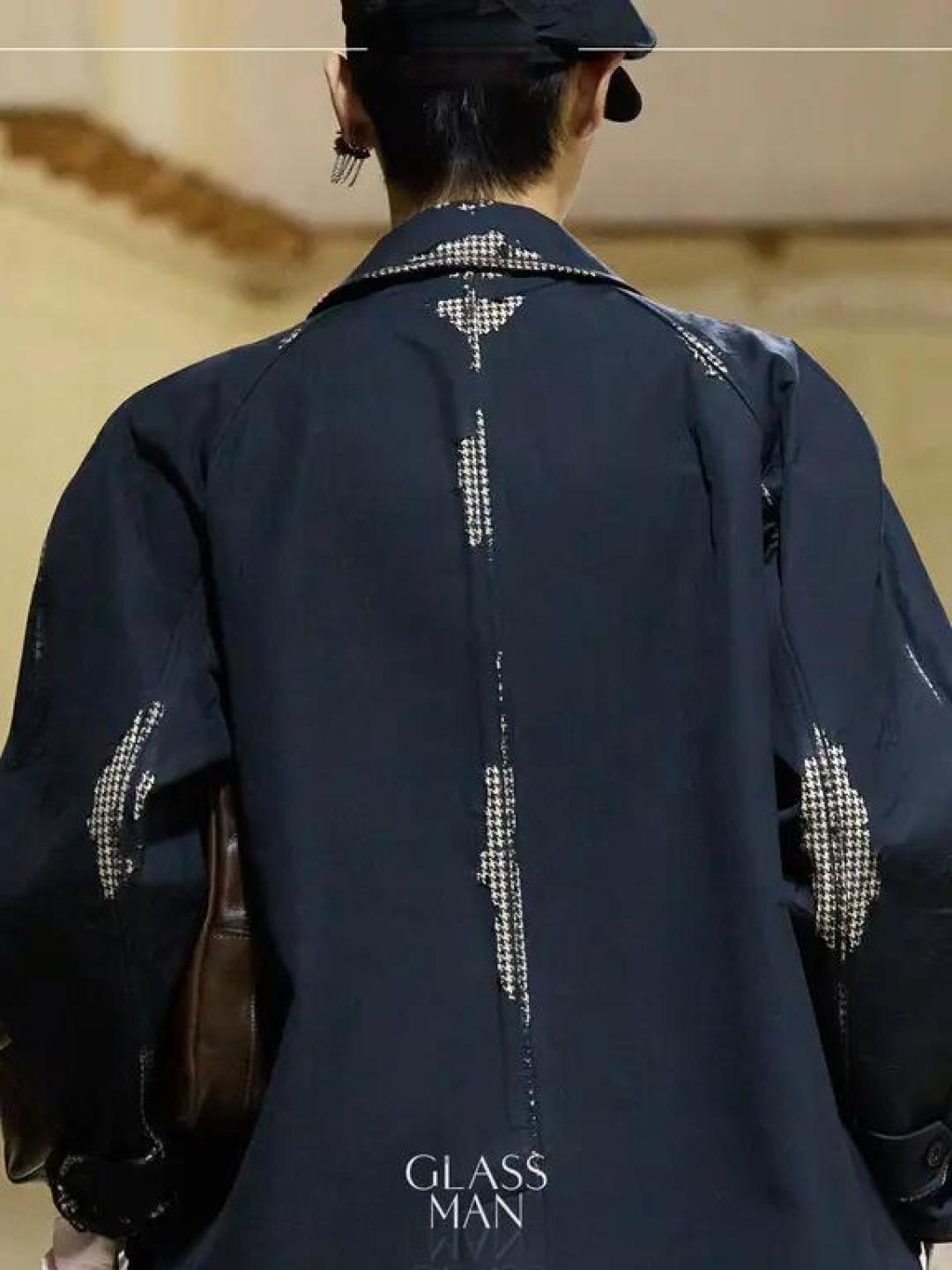来看看Prada的新风潮:文艺战损风✍️