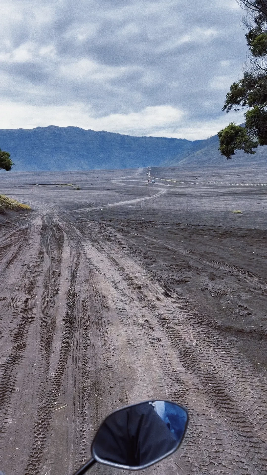 如何用摩托🛵解锁bromo火山口
