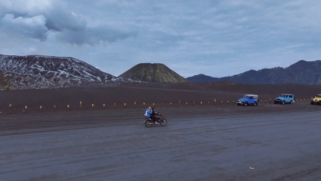 如何用摩托🛵解锁bromo火山口