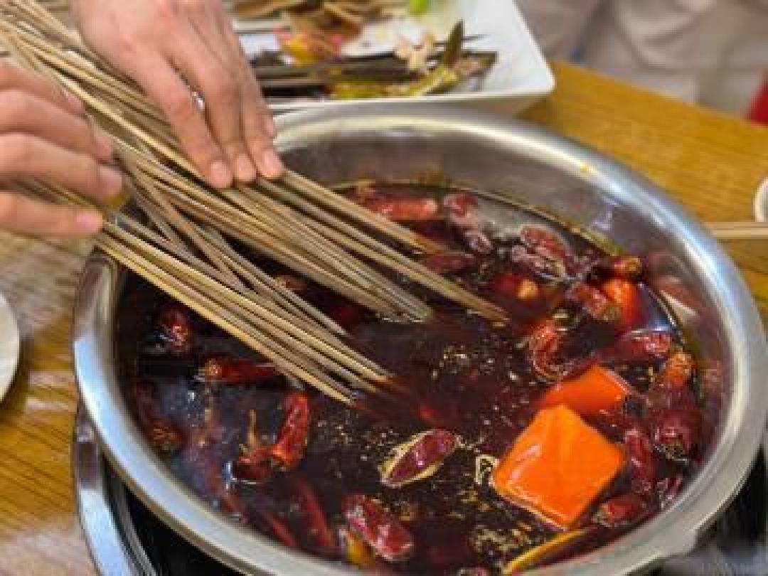 宇宙中心美食必修课:从宝藏小馆到聚会圣地的青春味觉地图