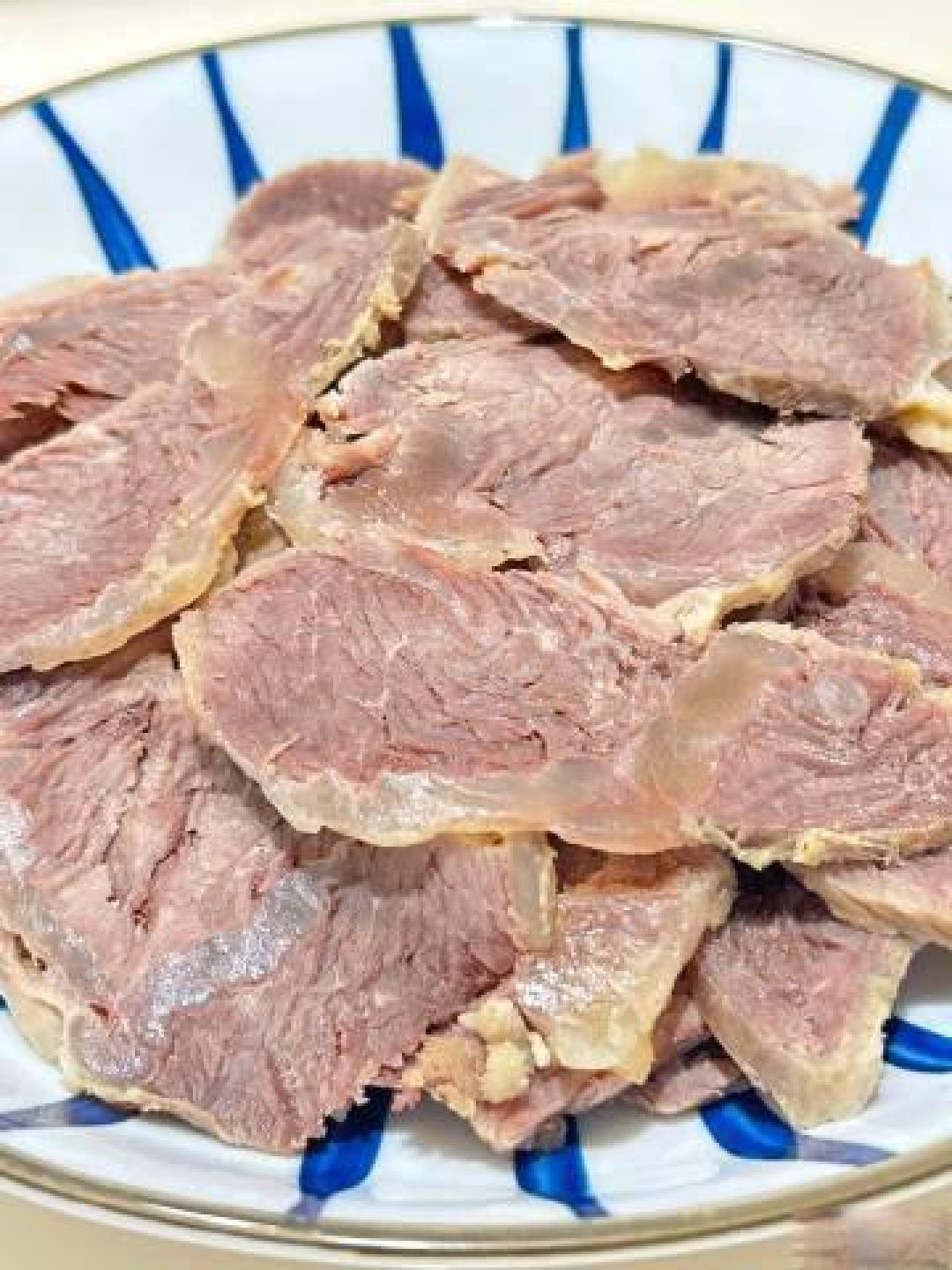 盐水牛肉想做到紧实不柴,关键的腌制和炖煮秘诀都在这