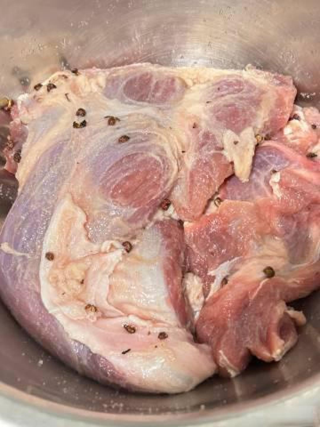 盐水牛肉想做到紧实不柴,关键的腌制和炖煮秘诀都在这