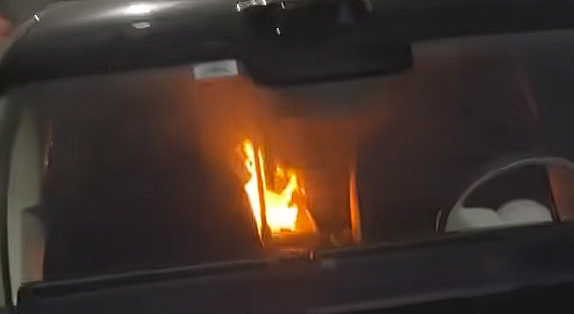 尊界S800起火事件当事人发声：防风火机被挤压后持续燃烧10分钟