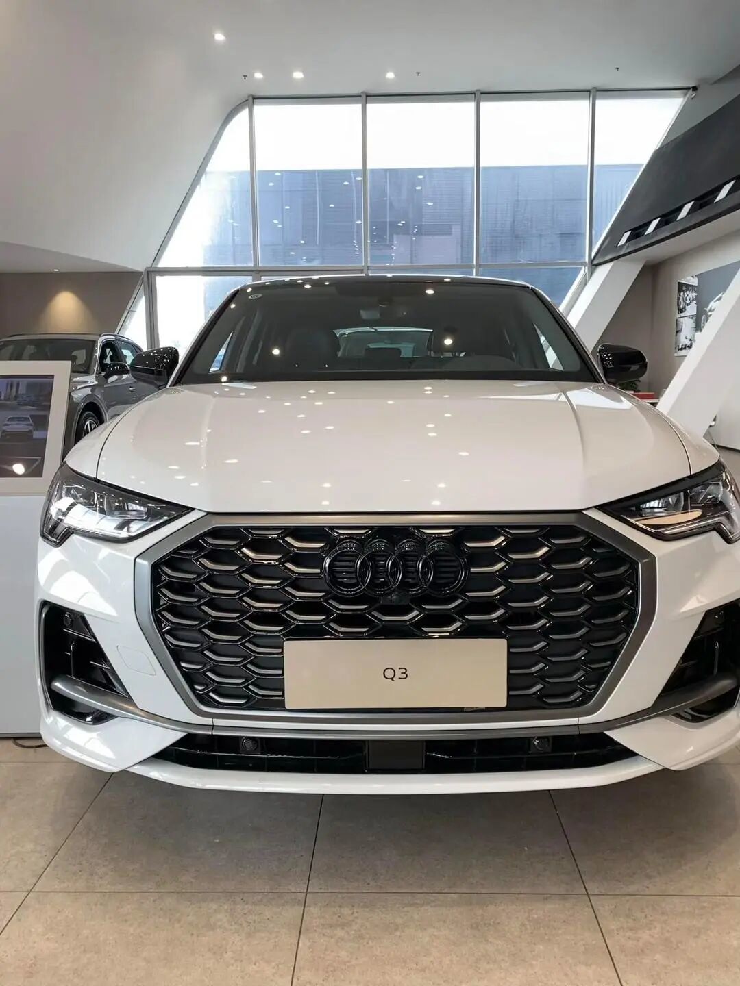 奥迪最省油SUV,11月卖出3098辆,油耗仅6.7L,却只卖18.8W