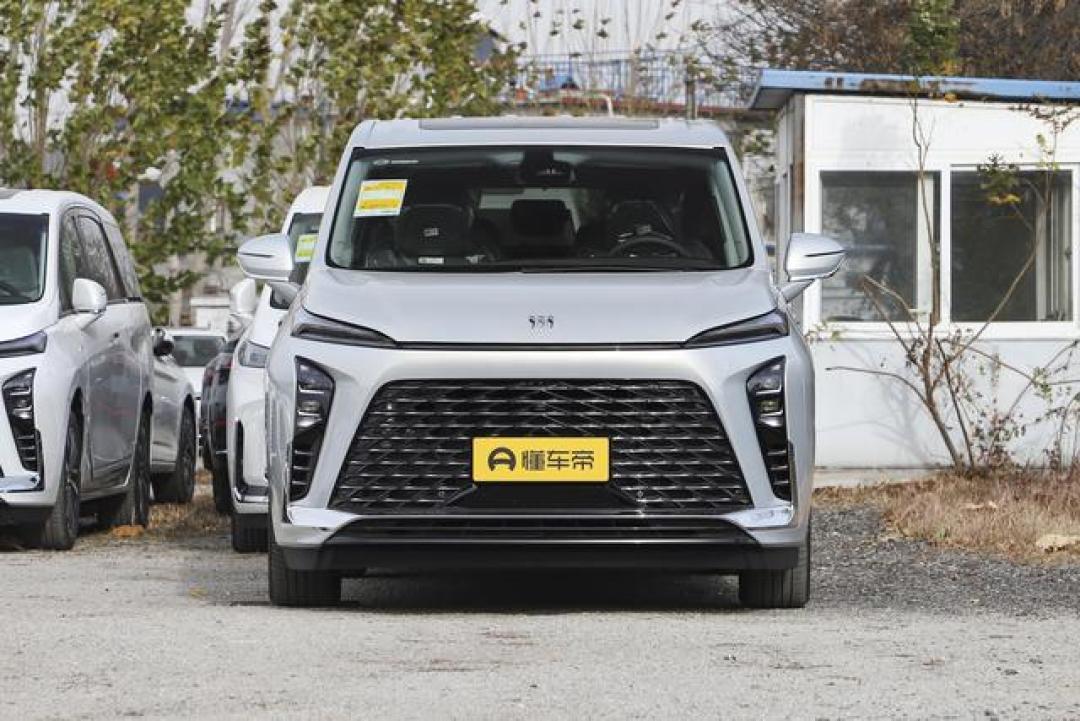 别克 GL8 用车成本全解析：陆上公务舱 / 陆尊 2.0T 版一年花多少钱？