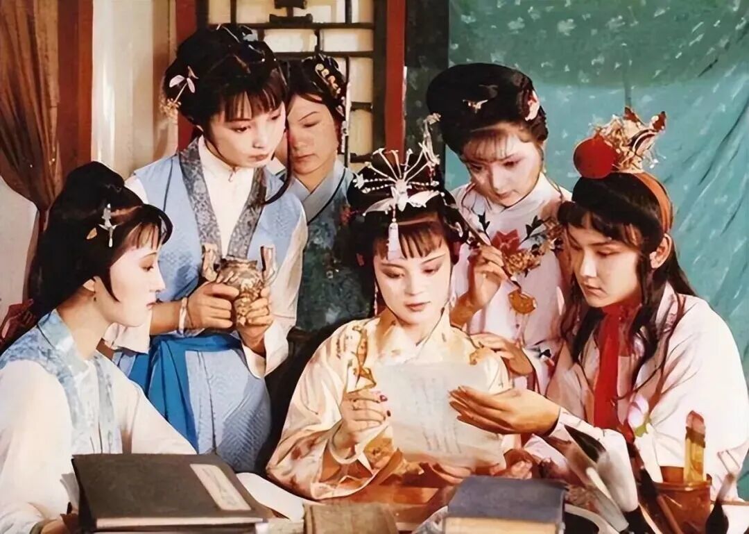 《87版红楼梦》金陵十二钗的人物亲属关系