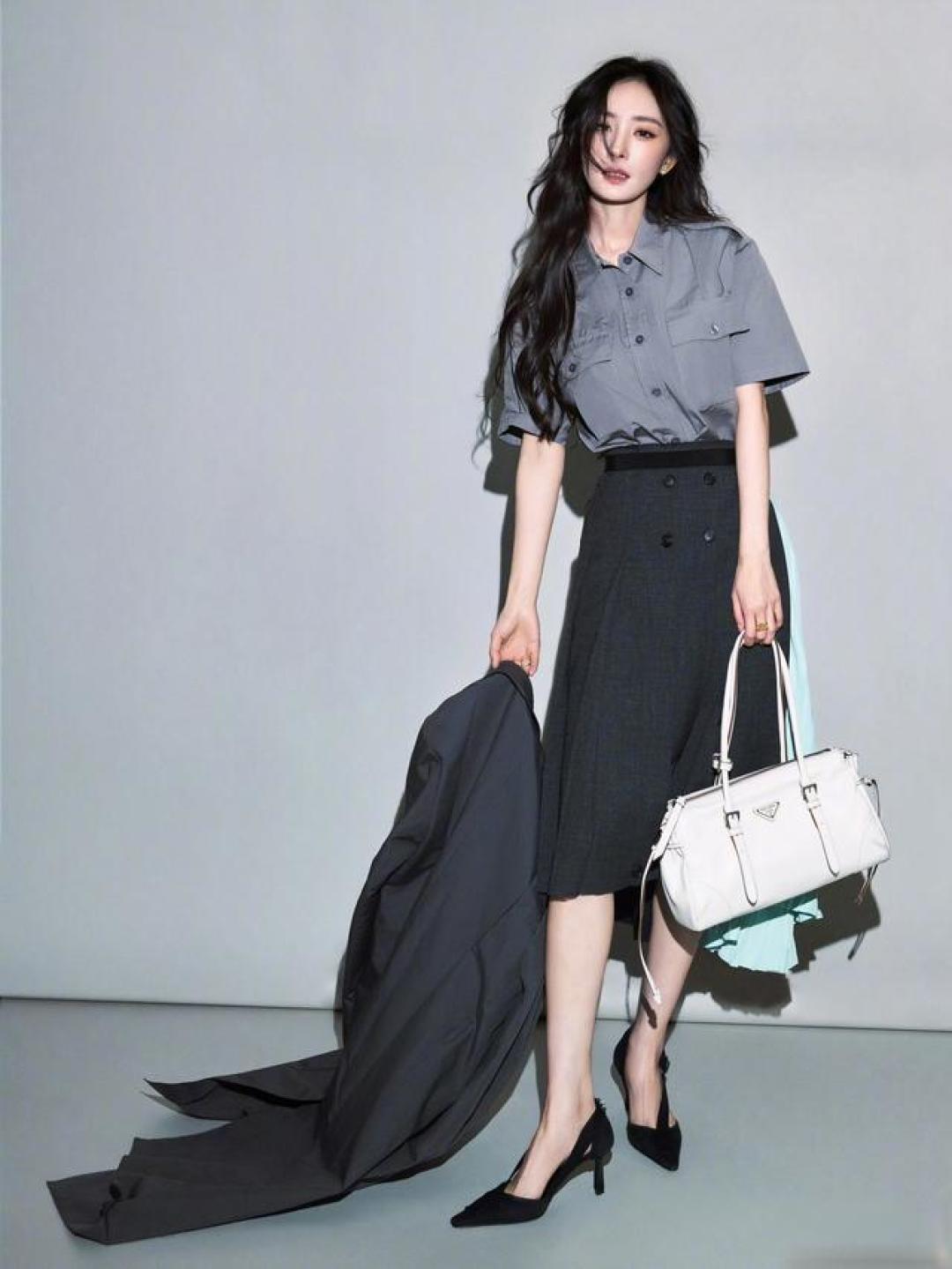 杨幂的松弛感职场穿搭:把“高级感”穿在日常里