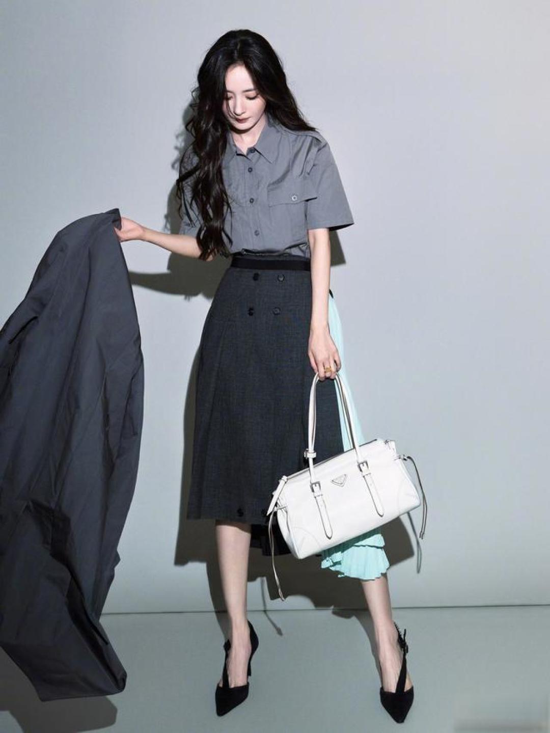 杨幂的松弛感职场穿搭:把“高级感”穿在日常里