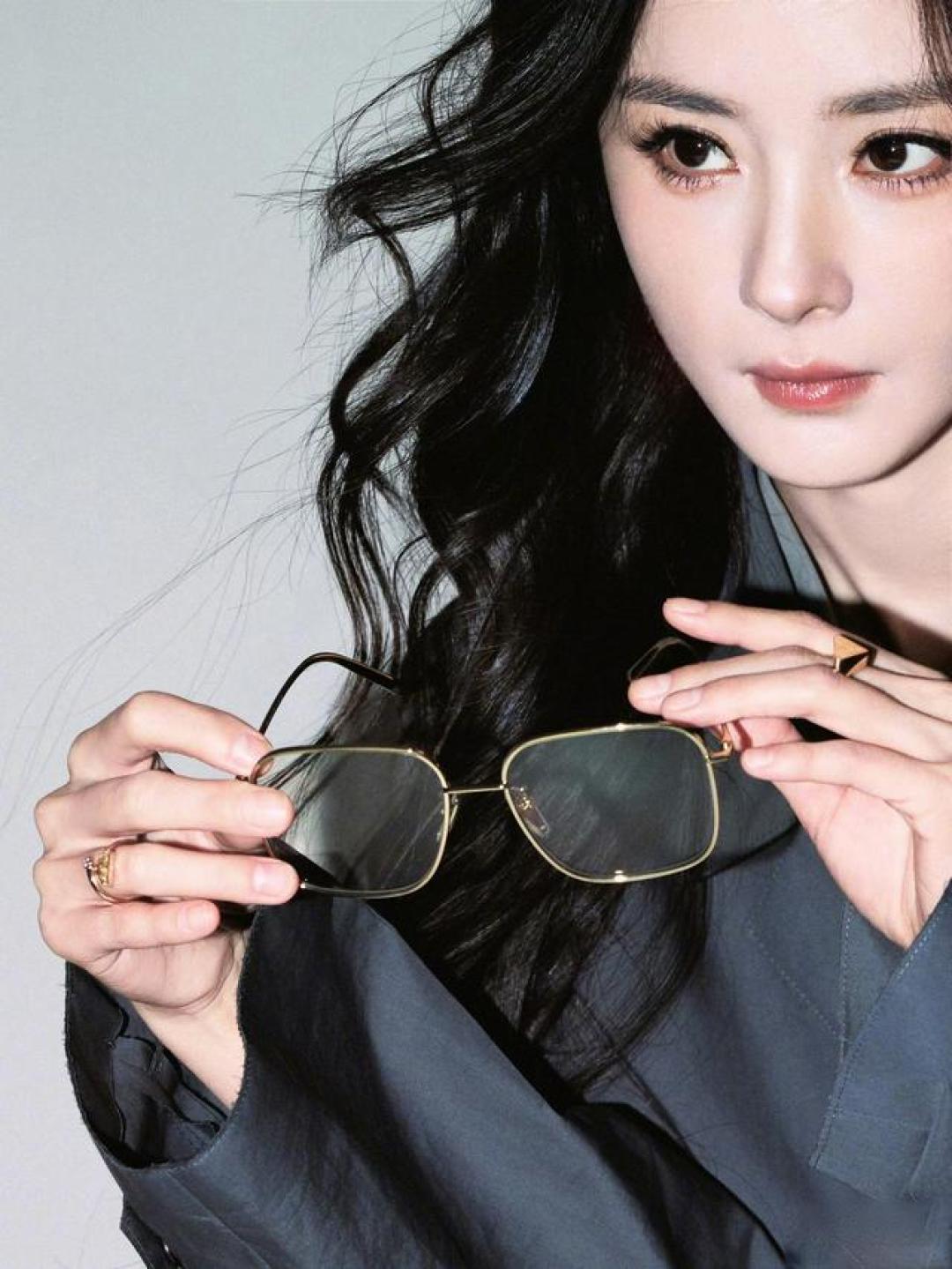 杨幂的松弛感职场穿搭:把“高级感”穿在日常里