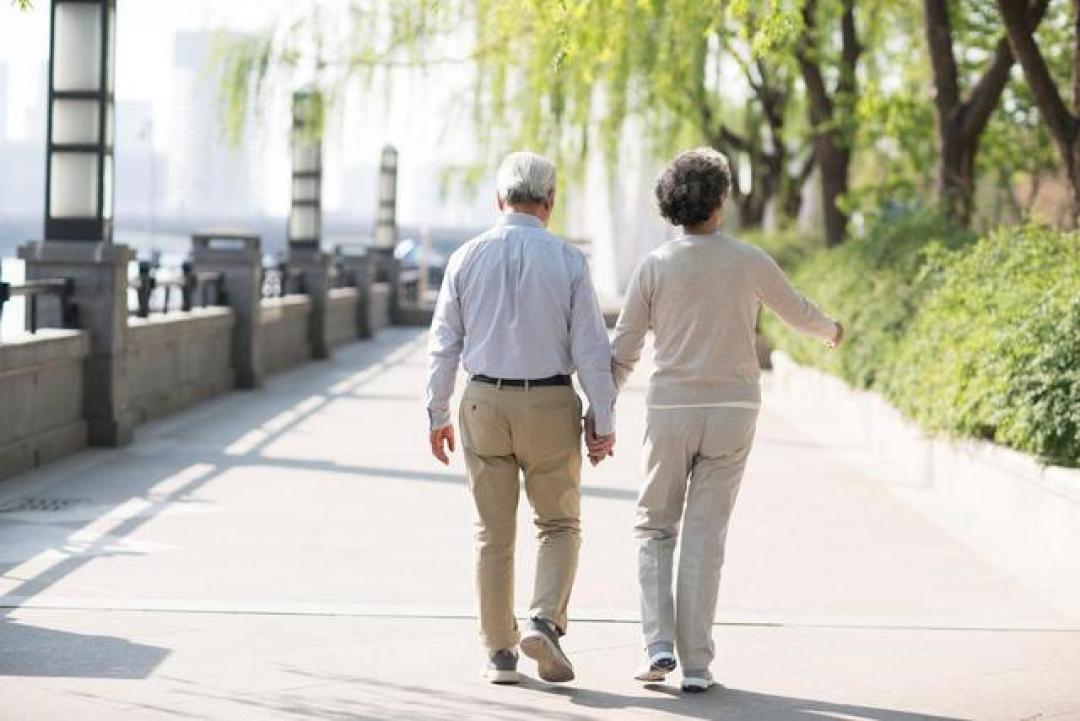医生发现：坚持走路锻炼的老人，过不了半个月，会迎来5大变化