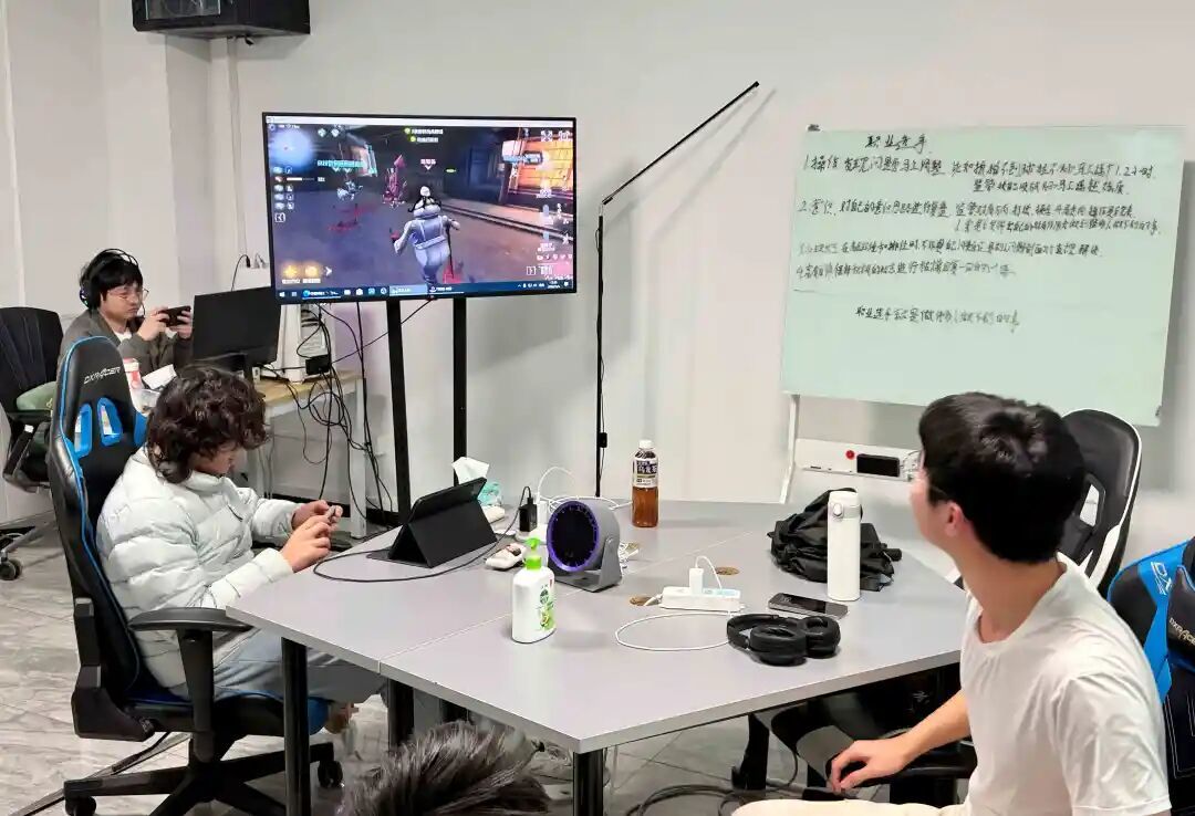 上海家长揪心:孩子沉迷游戏?记者实探:天赋测评是门槛,每天苦练6小时!已有人签约俱乐部