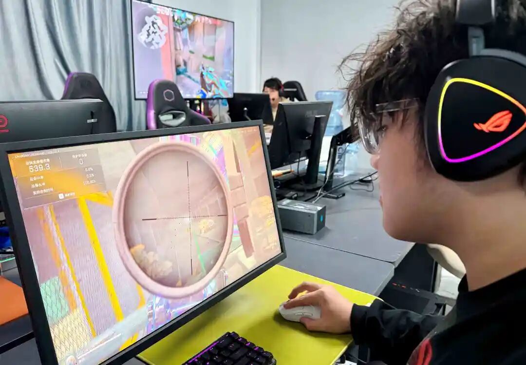 上海家长揪心:孩子沉迷游戏?记者实探:天赋测评是门槛,每天苦练6小时!已有人签约俱乐部