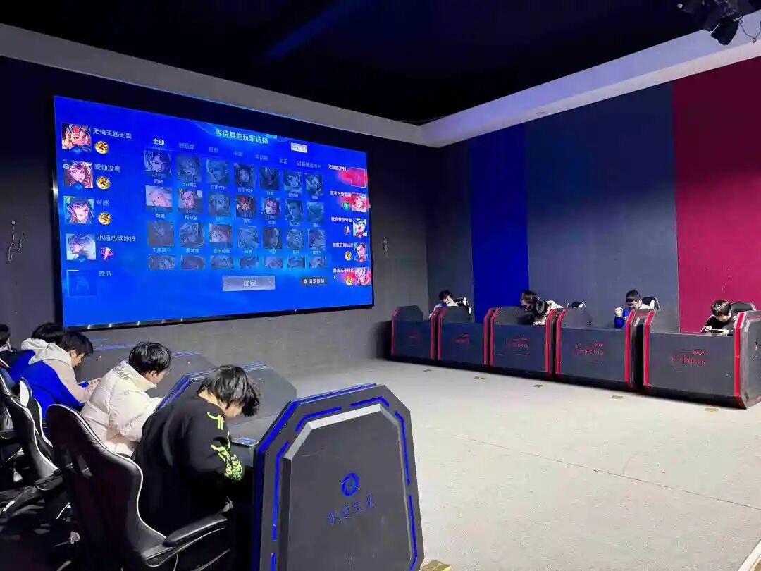 上海家长揪心:孩子沉迷游戏?记者实探:天赋测评是门槛,每天苦练6小时!已有人签约俱乐部