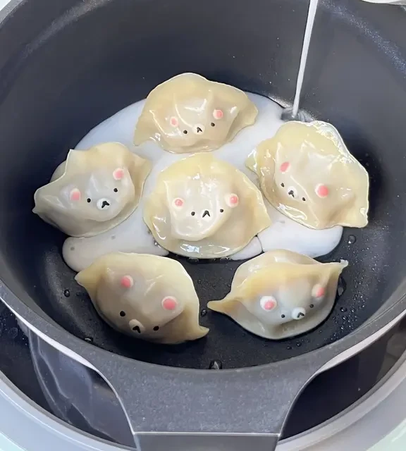 ՞⦁㉨⦁՞轻松熊水饺🥟冰花版