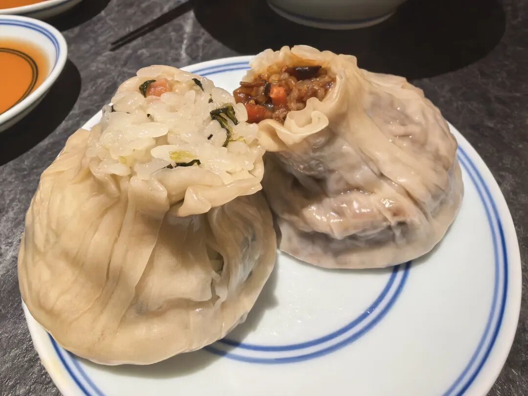 出去吃︱在上海市区吃到了油煎烧麦