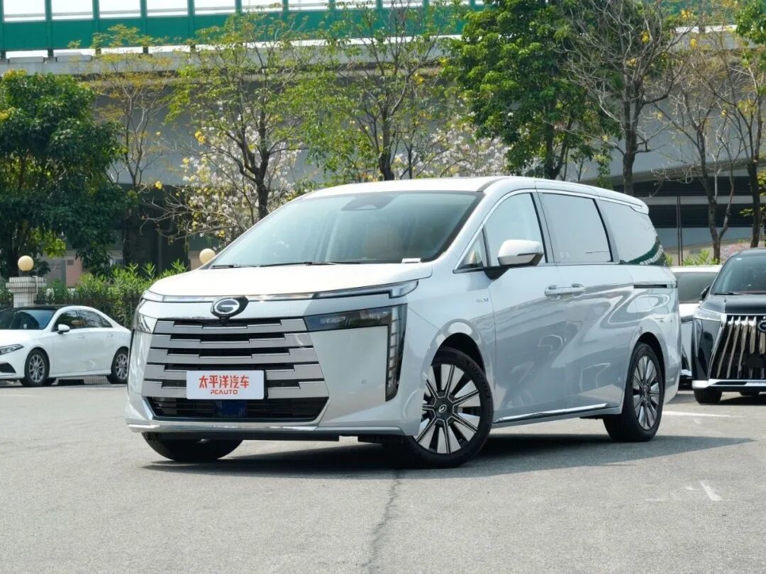 18.8万买丰田7座混动MPV！-小埃尔法-上市3天订单破万，比GL8香？