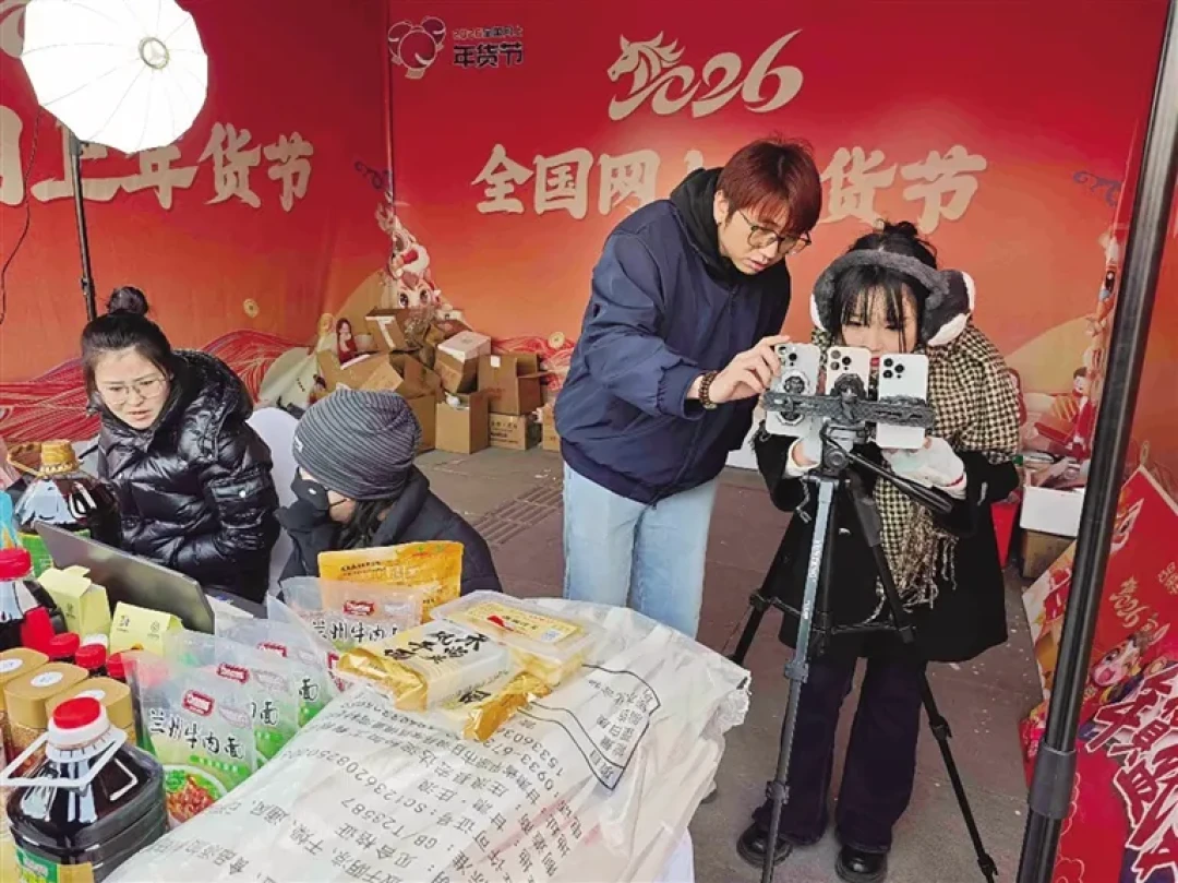 促消费行动 | 直播为桥 “甘味”出圈 陇原特产的云端逆袭