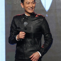 中年男人：尽量别把裤脚塞袜子里！瞧刘德华裤子短一截，更显腿长.