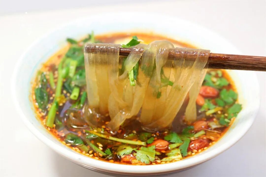 天冷不想炒菜，就这样煮一碗，开胃暖身，比点外卖还快