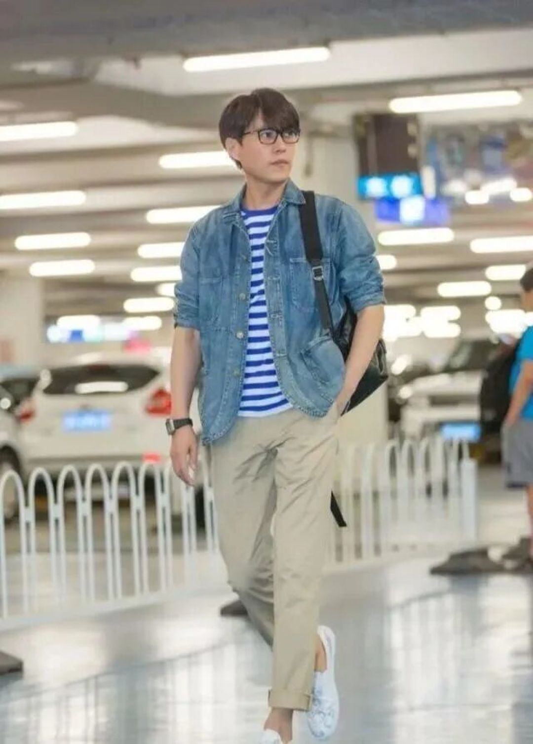 中年男人:为什么劝你少穿五分裤,多穿九分裤?看46岁靳东就知道