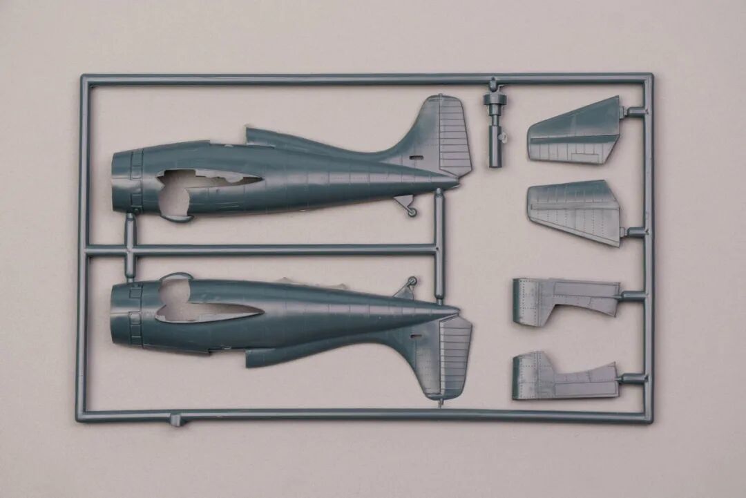 【板件评测】青岛社 1/72 美国野猫战斗机 Grumman F4F Wildcat Aoshima 213-200 拼装飞机模型