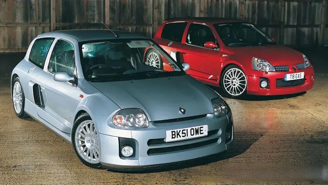 太纯粹了,手动+V6+中置+后驱,法式钢炮雷诺Clio V6