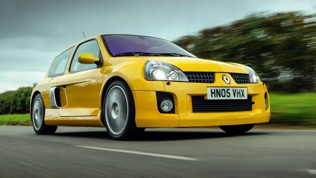 太纯粹了,手动+V6+中置+后驱,法式钢炮雷诺Clio V6