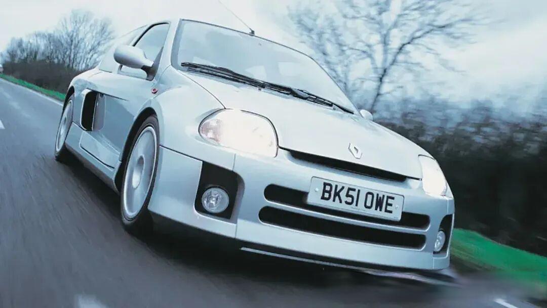 太纯粹了,手动+V6+中置+后驱,法式钢炮雷诺Clio V6